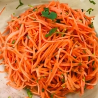 Salata de morcovi cu usturoi